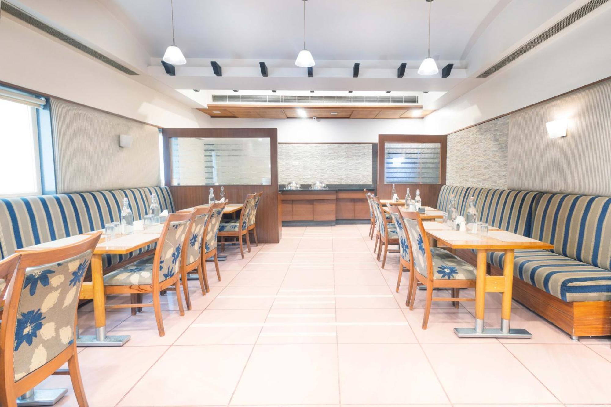 Treebo Ambassador Hotel Ahmedabad Exterior photo