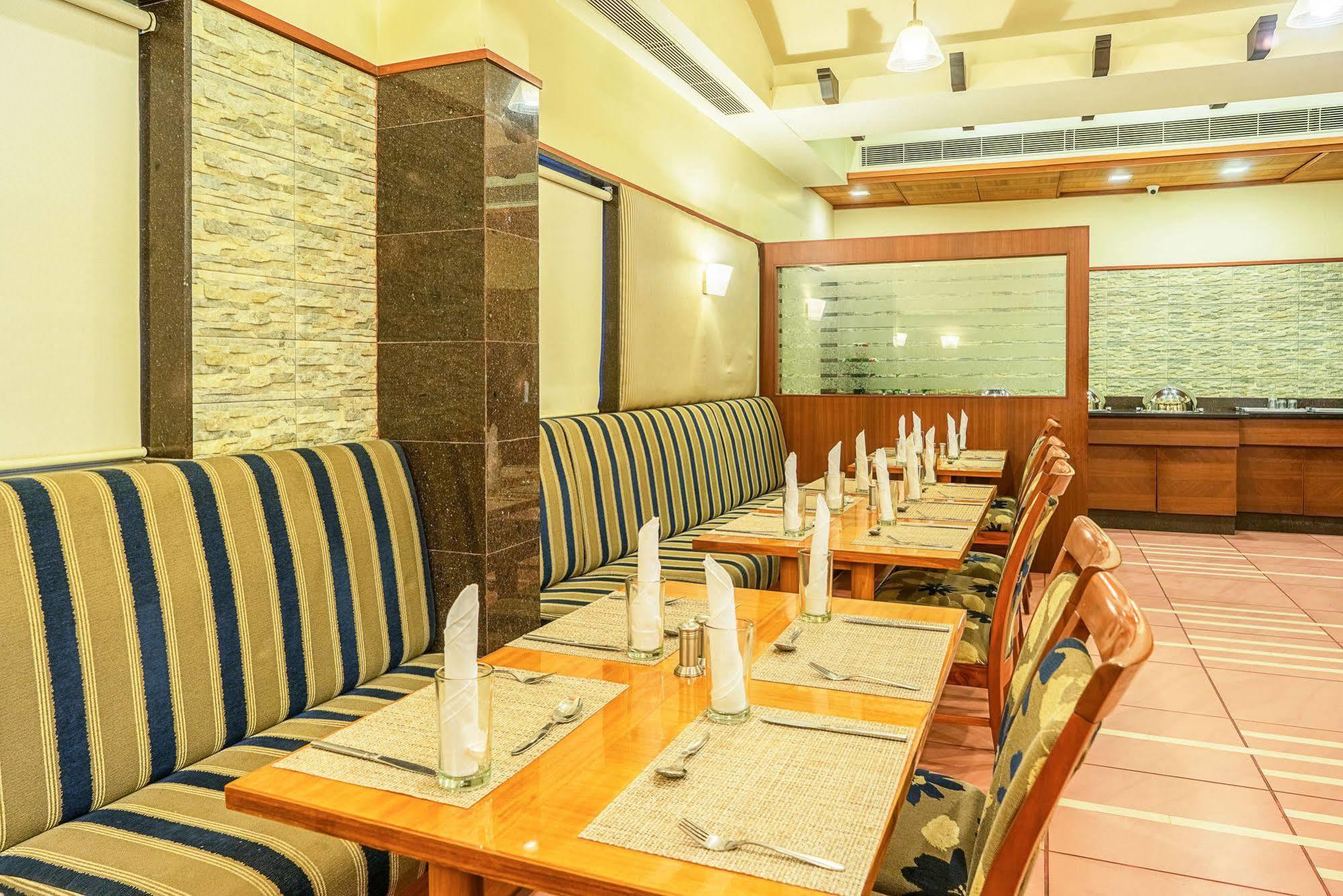 Treebo Ambassador Hotel Ahmedabad Exterior photo