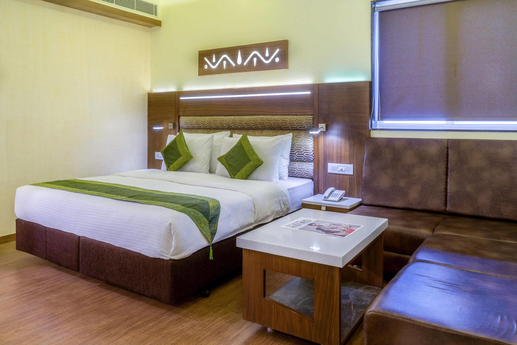 Treebo Ambassador Hotel Ahmedabad Exterior photo